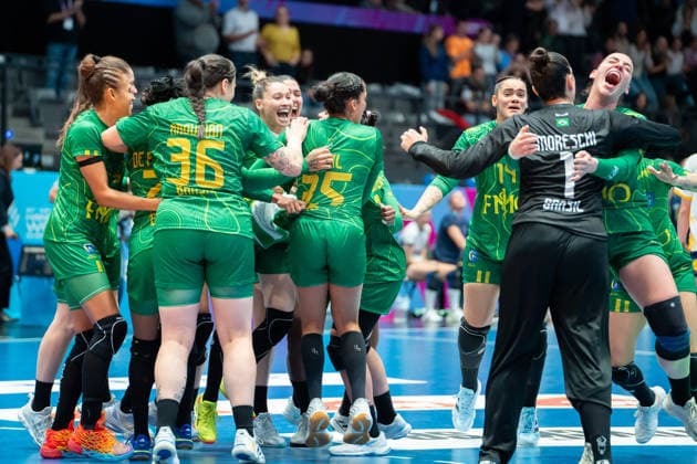 Handball I Women I World Championship I Preliminary round I Matchday 3 I Sweden Brazil I 01 12 2025 Cheers and joy for Brazil after victory Stuttgart Porsche Arena Baden Württemberg Germany Copyright: xLobeca MaxxPetershansx