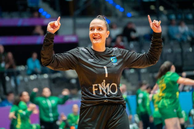 Handball I Women I World Championship I Preliminary round I Matchday 3 I Sweden Brazil I 01 12 2025 Gabriela Goncalves Dias Moreschi 1, Brazil cheers Stuttgart Porsche Arena Baden Württemberg Germany Copyright: xLobeca MaxxPetershansx