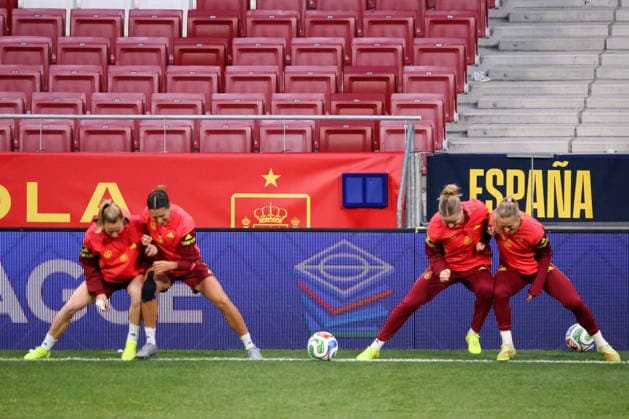 Madrid, Germany 01 December 2025 UEFA Nations League Women Final Final Training 2025 Spain vs Germany Pictured from left Sarai Linder Germany , Bibiane Schulze Solano Germany Alara Germany and Klara Bühl Buehl Germany at the final training session before the Women™s Nations League final match against Spain in Madrid Estado Metropolitano Copyright: xFotostandx xFantinix