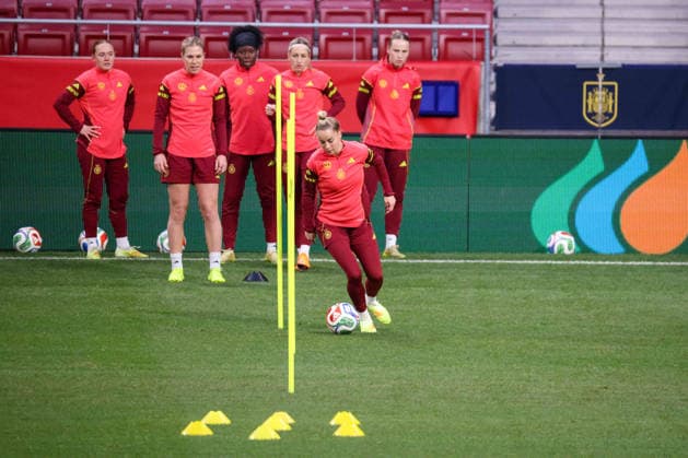 Madrid, Germany 01 December 2025 UEFA Nations League Women Final Final Training 2025 Spain vs Germany Pictured from left Lisanne Gräwe Graewe Germany , Rebecca Knaak Germany , Nicole Anyomi Germany , Kathrin Hendrich Germany , Giulia Gwinn Germany and Franziska Kett Germany at the final training session before the Women™s Nations League final match against Spain in Madrid Estado Metropolitano Copyright: xFotostandx xFantinix