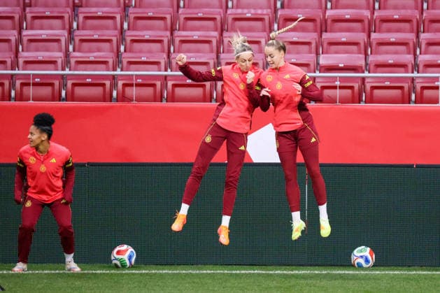 Madrid, Deutschland 01. Dezember 2025: UEFA Nations League Women - Finale - Abschlusstraining - 2025 - Spanien vs. Deutschland Im Bild: v.li. Shekiera Martinez (Deutschland), Kathrin Hendrich (Deutschland) und Giulia Gwinn (Deutschland) beim Abschlusstraining vor dem Finalspiel der Women™s Nations League gegen Spanien in Madrid. Estado Metropolitano Copyright: xFotostandx xFantinix