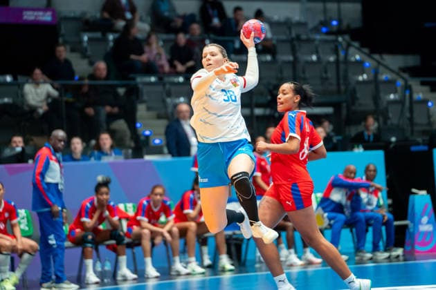 Handball I Women I World Championship I Preliminary round I 3 Matchday I Czech Republic Cuba I 01 12 2025 Anna Frankova 38, Czech Republic in the throw Stuttgart Porsche Arena Baden Württemberg Germany Copyright: xLobeca MaxxPetershansx