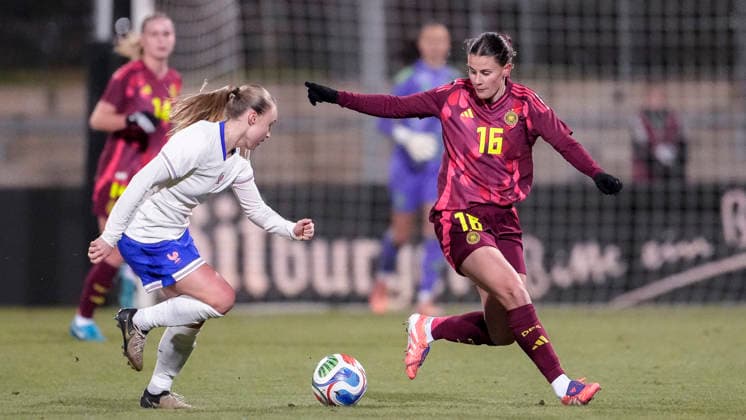 from left Lou Ann Joly France, 6 , Katharina Piljic Germany, 16 , duel, duel, tackle, tackling, dynamics, action, action, 01 12 2025, Frankfurt am Main Germany , football, international match, U23 Women, Germany France, DFB DFL REGULATIONS PROHIBIT ANY USE OF PHOTOGRAPHS AS IMAGE SEQUENCES AND OR QUASI VIDEO xozx