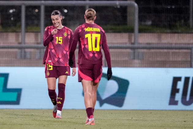 from left Selina Ostermeier Germany, 15 , Larissa Mühlhaus Germany, 10 , players of the German U23 selection, cheering after the final whistle, joy about the victory, winner, winner, cheers, cheering, cheerful, positive, happy, happy, optimistic, highlight, action, action, 01 12 2025, Frankfurt am Main Germany , football, international match, U23 women, Germany France, DFB DFL REGULATIONS PROHIBIT ANY USE OF PHOTOGRAPHS AS IMAGE SEQUENCES AND OR QUASI VIDEO xozx
