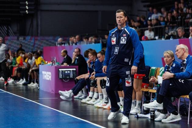 Ole Gustav Gjekstad Coach Norway on the touchline, Norway vs Angola, Handball, IHF Womens Handball World Championship, Matchday 3, 01 12 2025 Norway vs Angola, Handball, IHF Womens Handball World Championship, Matchday 3, 01 12 2025 Copyright: xEibner-Pressefoto AlexanderxNeisx EP_ANS