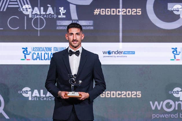 Alessandro Deiola of Cagliari Calcio receives the award as Best Goal of Season 2024-2025 during the Gran Galà del Calcio 2025 Oscar del Calcio Awards AIC at Spazio Antologico East End Studios in Milan Milan Italy Copyright: xBEAUTIFULxSPORTS Carabellix
