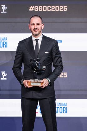 Leonardo Bonucci Italian Former Football Player receives the Legends Award seen during the Gran Galà del Calcio 2025 Oscar del Calcio Awards AIC at Spazio Antologico East End Studios in Milan Milan Italy Copyright: xBEAUTIFULxSPORTS Carabellix