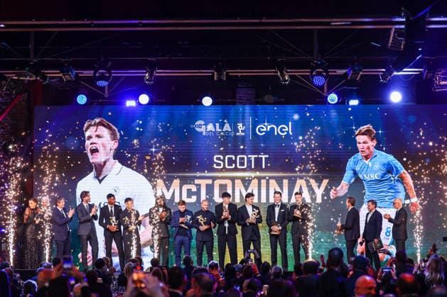Scott McTominay of SSC Napoli receives the award as Best Player of Season 2024-2025 during the Gran Galà del Calcio 2025 Oscar del Calcio Awards AIC at Spazio Antologico East End Studios in Milan Milan Italy Copyright: xBEAUTIFULxSPORTS Carabellix