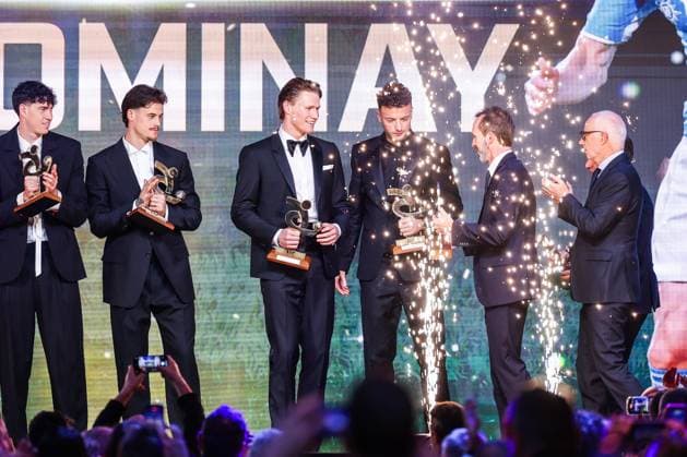 (C) Scott McTominay of SSC Napoli receives the award as Best Player of Season 2024-2025 during the Gran Galà del Calcio 2025 Oscar del Calcio Awards AIC at Spazio Antologico East End Studios in Milan Milan Italy Copyright: xBEAUTIFULxSPORTS Carabellix