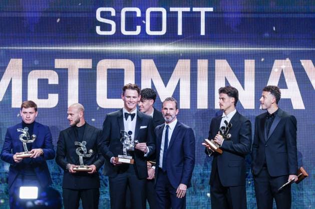 (C) Scott McTominay of SSC Napoli receives the award as Best Player of Season 2024-2025 during the Gran Galà del Calcio 2025 Oscar del Calcio Awards AIC at Spazio Antologico East End Studios in Milan Milan Italy Copyright: xBEAUTIFULxSPORTS Carabellix