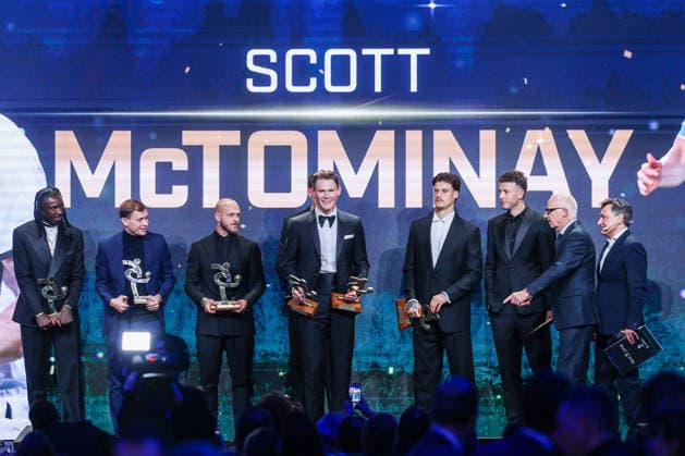 (C) Scott McTominay of SSC Napoli receives the award as Best Player of Season 2024-2025 during the Gran Galà del Calcio 2025 Oscar del Calcio Awards AIC at Spazio Antologico East End Studios in Milan Milan Italy Copyright: xBEAUTIFULxSPORTS Carabellix