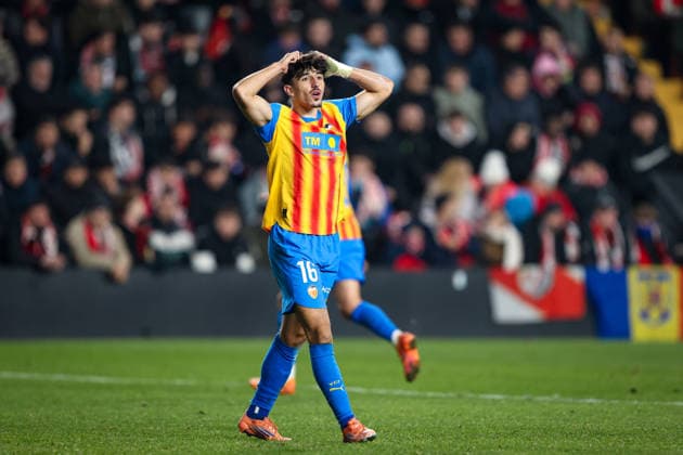 Rayo Vallecano vs. Valencia MADRID, MA - 01.12.2025: RAYO VALLECANO VS. VALENCIA - Diego Lopez regrets missed opportunity during Rayo Vallecano vs Valencia CF held at Estadio de Vallecas in Madrid, Ma. (Photo: Santiago Regaira Fotoarena) x2851565x  SantiagoxRegaira