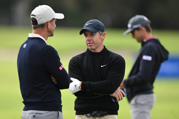 AUSTRALIAN OPEN GOLF PRO AM, Northern Ireland s Rory McIlroy (centre) speaking with Adam Scott of Australia on the driving range during practice ahead of the Australian Open Pro Am at the Royal Melbourne Golf Club in Melbourne, Tuesday, December 2, 2025. ( NO ARCHIVING MELBOURNE VICTORIA AUSTRALIA Royal Melbourne Golf Club  Copyright: xJAMESxROSSx 20251202143097526980