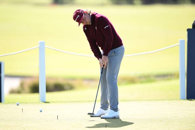 AUSTRALIAN OPEN GOLF PRO AM, Cam Smith of Australia plays a shot on the putting green during practice ahead of the Australian Open Pro Am at the Royal Melbourne Golf Club in Melbourne, Tuesday, December 2, 2025. ( NO ARCHIVING MELBOURNE VICTORIA AUSTRALIA Royal Melbourne Golf Club  Copyright: xJAMESxROSSx 20251202139221358790