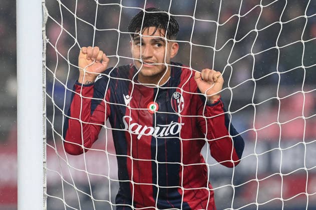 Santiago Castro (Bologna Fc) disappointed portrati after a good chance during Bologna FC vs US Cremonese, Italian soccer Serie A match in Bologna, Italy, December 01 2025  Copyright: xGianlucaxRicci IPAxSportx xipa-agency.netx xx IPA_68609172 IPA_Agency_IPA68609172