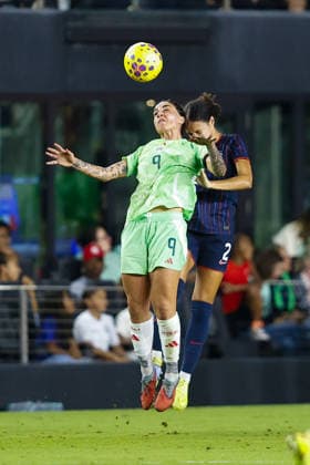 FT. LAUDERDALE, FL - DECEMBER 01: Italy Forward Martina Piemonte (9) and USWNT Defender Jordyn Bugg (2) battle for the ball in the first half during an International Women™s friendly match between USA and Italy at Chase Stadium on December 01, 2025 in Fort Lauderdale, Florida. (Photo by Chris Arjoon Icon Sportswire) SOCCER: DEC 01 Women s USA vs Italy EDITORIAL USE ONLY Icon25120100126