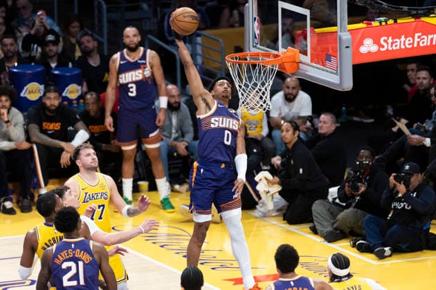 December 1, 2025, Los Angeles, California, United States: Phoenix Suns™ Ryan Dunn (0) dunks against the Los Angeles Lakers during an NBA, Basketball Herren, USA basketball game, in Los Angeles Monday Dec. 1, 2025. Los Angeles United States - ZUMAs197 20251201_aaa_s197_342 Copyright: xRingoxChiux