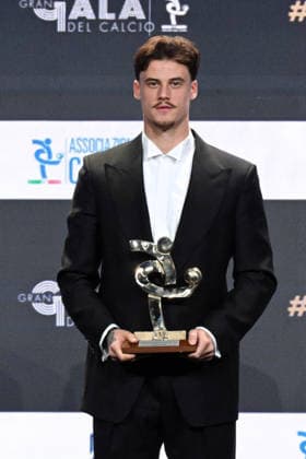 Milan, AIC Football Grand Gala 2025 - Mile Svilar  Copyright: xManuekexMangiarottix xipa-agency.netx xMangiarotti Terenghix IPA_Agency_IPA68610827  Copyright: xIMAGO ManuekexMangiarottix xipa-agency.netx xIMAGO IndependentxPhotoxAgencyxInt.x IPA_Agency_IPA68610827