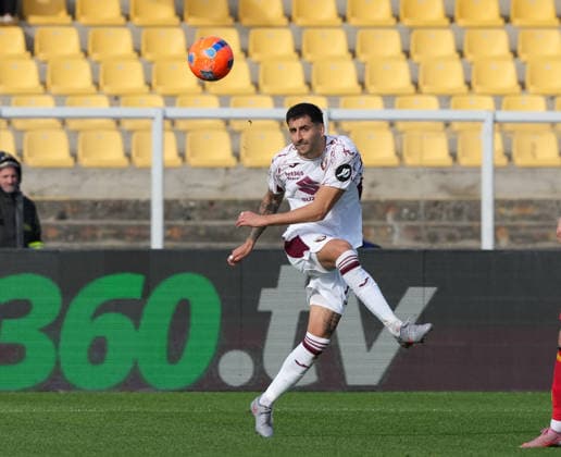 US Lecce v Torino FC - Serie A Guillermo Maripan of Torino plays during the Serie A match between US Lecce and Torino FC in Lecce, Italy, on November 30, 2025. Lecce Italy  Copyright: xGabrielexMaricchiolox originalFilename:maricchiolo-usleccev251130_npteV.jpg