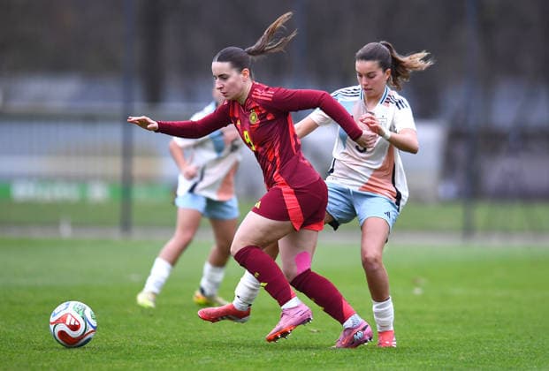 Soccer European Championship Qualification U19 Juniors Germany Spain on 02 12 2025 at the Sportschule Wedau in Duisburg Leonie Köpp Germany , front Amaya Spain , back DFB regulations prohibit any use of photographs as image sequences and or quasi video Nordrhein Westfalen Germany