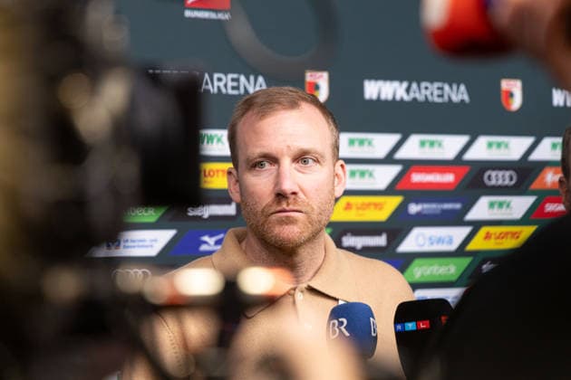 Media round with managing director Michael Ströll black sweater and sports director Benjamin Weber light sweater after the dismissal of Sandro WagnerMedia round with managing director Michael Ströll dark sweater and sports director Benjamin Weber light sweater after the dismissal of Sandro Wagner