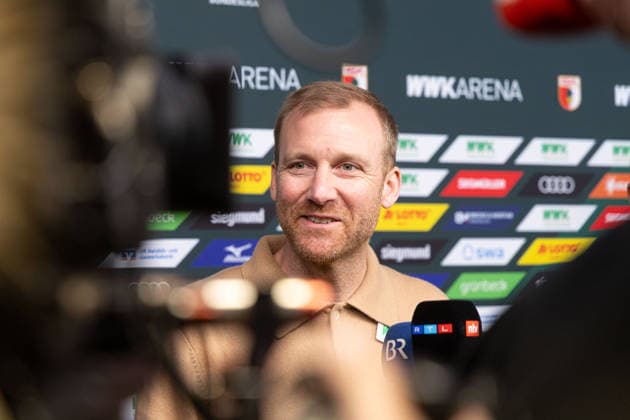 Media round with managing director Michael Ströll black sweater and sports director Benjamin Weber light sweater after the dismissal of Sandro WagnerMedia round with managing director Michael Ströll dark sweater and sports director Benjamin Weber light sweater after the dismissal of Sandro Wagner
