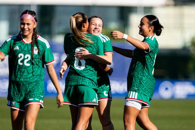 ENGLAND U20 vs MEXICO U20 WomenÂ s. YARELI VALADEZ, CAPTAIN AND PLAYER OF THE MEXICAN U20 national team, Nationalteam MICHEL FONG, PLAYER FOR THE MEXICAN U20 NATIONAL TEAM, DURING THE MATCH, Women s friendly match between England U20 vs Mexico U20, Pinatar Arena Football Center, San Pedro del Pinatar, Region of Murcia, December 2, 2025. San Pedro del Pinatar Pinatar Arena Football Center Region de Murcia Spain Copyright: xPascuxMÃ ndezx
