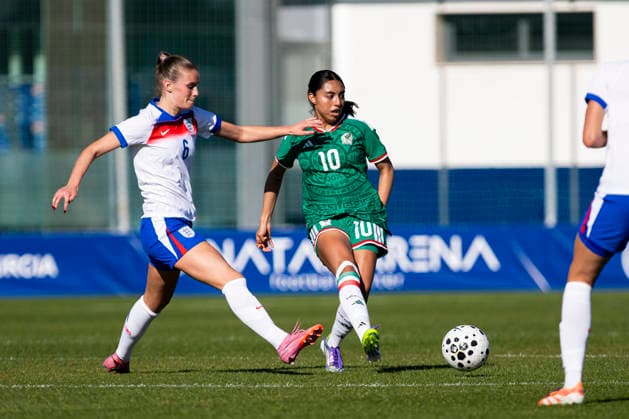 ENGLAND U20 vs MEXICO U20 WomenÂ s. APRIL FRAGOSO, PLAYER FOR THE MEXICAN U20 national team, Nationalteam DURING THE MATCH, Women s friendly match between England U20 vs Mexico U20, Pinatar Arena Football Center, San Pedro del Pinatar, Region of Murcia, December 2, 2025. San Pedro del Pinatar Pinatar Arena Football Center Region de Murcia Spain Copyright: xPascuxMÃ ndezx
