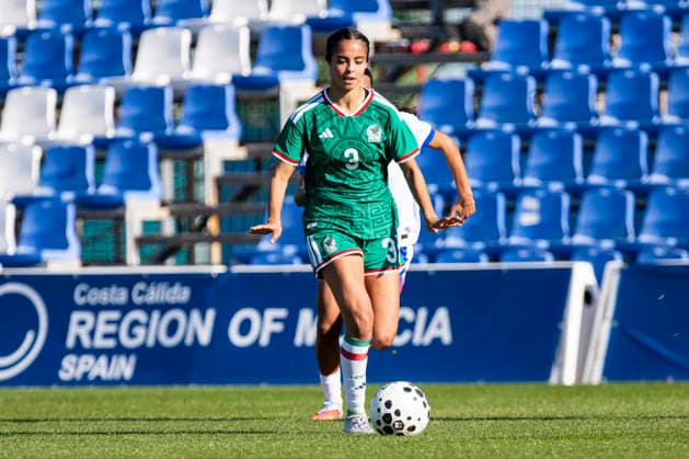 ENGLAND U20 vs MEXICO U20 WomenÂ s. ASHLEE MORA, PLAYER FOR THE MEXICAN U20 national team, Nationalteam DURING THE MATCH, Women s friendly match between England U20 vs Mexico U20, Pinatar Arena Football Center, San Pedro del Pinatar, Region of Murcia, December 2, 2025. San Pedro del Pinatar Pinatar Arena Football Center Region de Murcia Spain Copyright: xPascuxMÃ ndezx