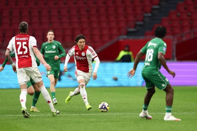 AMSTERDAM , 02-12-2025 , JohanCruyff Arena , season 2025 2026 , Dutch Eredivisie Football , match between Ajax and FC Groningen (replay) , Picture shows , Ajax player Ko Itakura Ajax - Groningen (replay)  x32312956x Copyright: