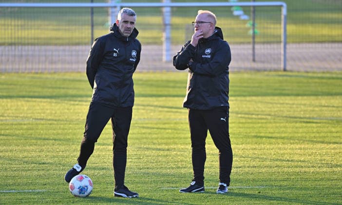 02 12 2025 Soccer 2 Bundesliga Season 2025 2026 SpVgg Greuther Fürth Fuerth Kleeblatt Training xwoxzix Danny Schwarz Co Coach SpVgg Greuther Fürth Heiko Vogel Coach SpVgg Greuther Fürth
