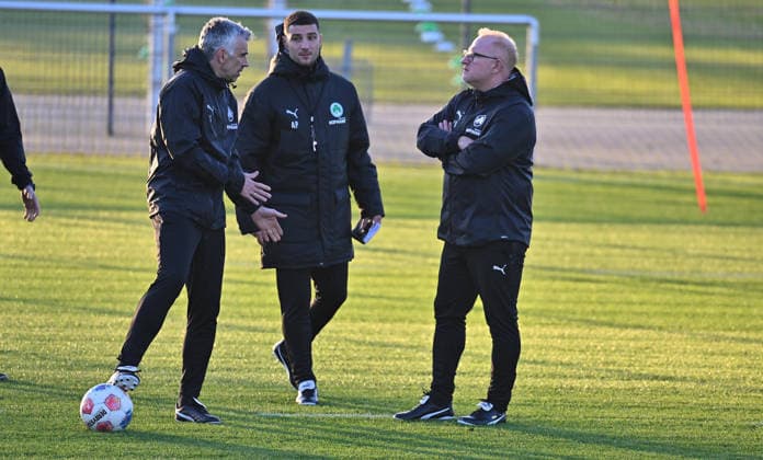 02 12 2025 Soccer 2 Bundesliga Season 2025 2026 SpVgg Greuther Fürth Fuerth Kleeblatt Training xwoxzix Danny Schwarz Co Coach SpVgg Greuther Fürth Aleksandro Petrovic Co Coach SpVgg Greuther Fürth Heiko Vogel Coach SpVgg Greuther Fürth
