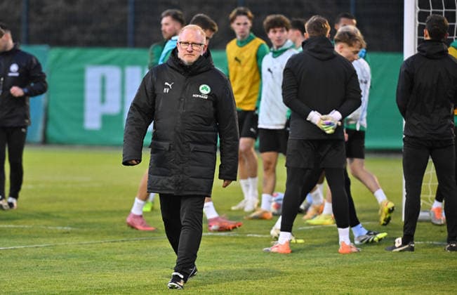 02 12 2025 Soccer 2 Bundesliga Season 2025 2026 SpVgg Greuther Fürth Fuerth Kleeblatt Training xwoxzix Heiko Vogel Coach SpVgg Greuther Fürth