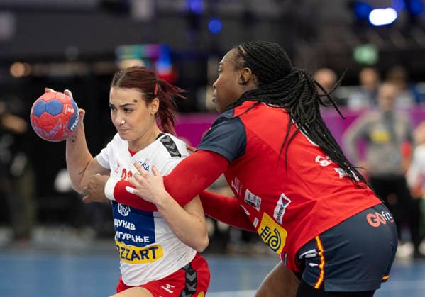 Teodora Velickovic Serbia, 33 and Lyndie TCHAPTCHET DEFO Spain, 68 27th IHF Womens Handball World Championship, WM, World Championship 2025, Spain Serbia, GER, Dortmund, Westfalenhalle Copyright: HMBxMedia xMarcoxBader