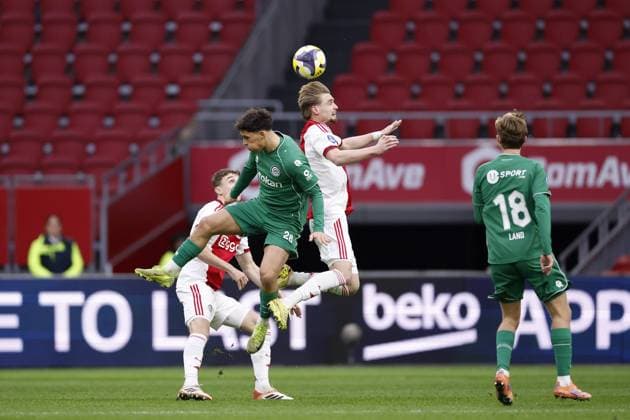 AMSTERDAM - (l-r) Youri Baas of Ajax, Thom van Bergen of FC Groningen, Kenneth Taylor of Ajax during the Dutch Eredivisie match between AFC Ajax and FC Groningen at the Johan Cruijff ArenA on December 2, 2025, in Amsterdam, Netherlands. ANP Hollandse Hoogte MAURICE VAN STEEN Eredivisie 2025-2026 xVIxANPxSportx xMauricexvanxSteenxIVx 543680020 originalFilename: 543680020.jpg