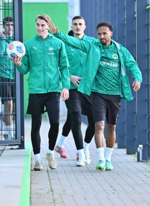02.12.2025 - Fussball - 2. Bundesliga - Saison 2025 2026 - SpVgg Greuther Fürth Fuerth ( Kleeblatt ) - Training - - xwoxzix - Gian Luca Gian-Luca Itter (27, SpVgg Greuther Fürth ) Philipp Ziereis (4, SpVgg Greuther Fürth ) Julian Green (37, SpVgg Greuther Fürth )