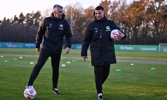 02 12 2025 Soccer 2 Bundesliga Season 2025 2026 SpVgg Greuther Fürth Fuerth Kleeblatt Training xwoxzix Danny Schwarz Co Coach SpVgg Greuther Fürth Aleksandro Petrovic Co Coach SpVgg Greuther Fürth