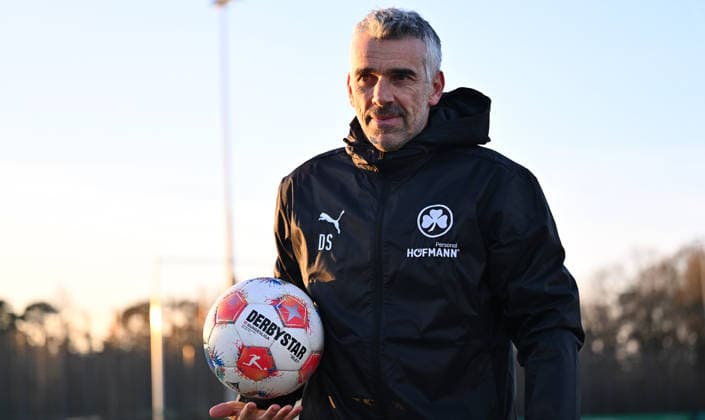02 12 2025 Soccer 2 Bundesliga Season 2025 2026 SpVgg Greuther Fürth Fuerth Kleeblatt Training xwoxzix Danny Schwarz Co Coach SpVgg Greuther Fürth