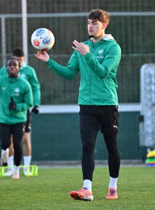 02 12 2025 Soccer 2 Bundesliga Season 2025 2026 SpVgg Greuther Fürth Fuerth Kleeblatt Training xwoxzix Reno Münz Muenz 5, SpVgg Greuther Fürth