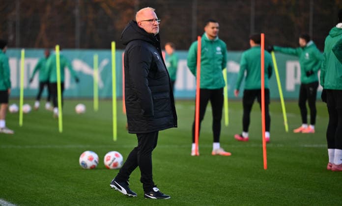 02 12 2025 Soccer 2 Bundesliga Season 2025 2026 SpVgg Greuther Fürth Fuerth Kleeblatt Training xwoxzix Heiko Vogel Coach SpVgg Greuther Fürth