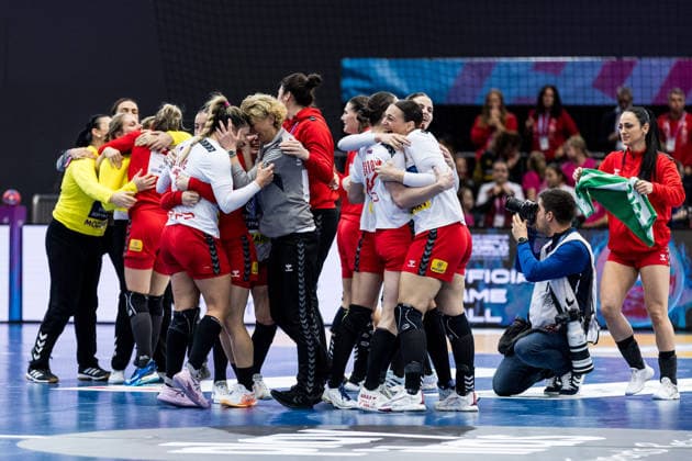 DORTMUND, GERMANY - DECEMBER 2: Serbia celebrates winning the 27th IHF Women’s World Handball Championship match between Spain vs. Serbia at Westfalenhalle on matchday 1 of the main round of the 27th IHF Women’s World Handball Championship on December 2, 2025 in Dortmund, Germany. North Rhine Westphalia Germany Copyright: xBEAUTIFULxSPORTS Wunderlx