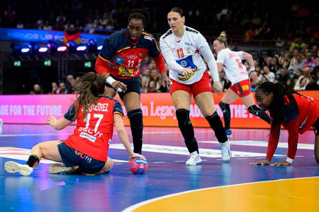 Handball, Womens World Championship, Main Round Group 2 Spain Serbia Jennifer Gutierrez Bermejo Spain , Kaba Gassama Spain Dortmund Westfalenhalle Nordrhein Westfalen Germany