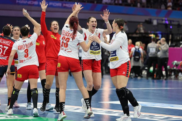 GER, Dortmund, 27th Wommen s World Championship, WM, Weltmeisterschaft 2025, Hauptrunde Main Round, Gruppe II 1. Runde: Spanien (ESP) vs. Serbien (SRB) 02.12.2025, Westfalenhalle, Dortmund, GER, Dortmund, 27th Wommen s World Championship 2025, Hauptrunde Main Round, Gruppe II 1. Runde: Spanien (ESP) vs. Serbien (SRB) , im Bild: die Serierinnen freuen sich ueber den Sieg nordphotoxGmbHx xMeuter nph00351