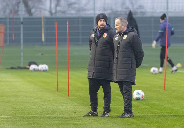 Manuel Baum Coach FC Augsburg in conversation with Alexander Frankenberger Head Coach NLZ FC Augsburg FC Augsburg, First training session under Manuel Baum,