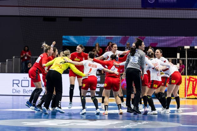 DORTMUND, GERMANY - DECEMBER 2: Serbia celebrates winning the 27th IHF Women’s World Handball Championship match between Spain vs. Serbia at Westfalenhalle on matchday 1 of the main round of the 27th IHF Women’s World Handball Championship on December 2, 2025 in Dortmund, Germany. North Rhine Westphalia Germany Copyright: xBEAUTIFULxSPORTS Wunderlx