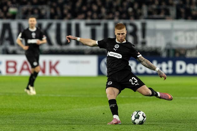 DFB Pokal Borussia Mönchengladbach FC St Pauli 02 12 2025 Louis Oppie FC St Pauli, 23 DFB Pokal Borussia Mönchengladbach FC St Pauli Borussia Park, Mönchengladbach 02 12 2025 DFB regulations prohibit any use of photographs as image sequences and or quasi video Copyright: xBEAUTIFULxSPORTS Buriakovx