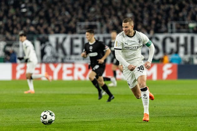 DFB Pokal Borussia Mönchengladbach FC St Pauli 02 12 2025 Nico Elvedi Borussia Mönchengladbach, 30 DFB Pokal Borussia Mönchengladbach FC St Pauli Borussia Park, Mönchengladbach 02 12 2025 DFB regulations prohibit any use of photographs as image sequences and or quasi video Copyright: xBEAUTIFULxSPORTS Buriakovx