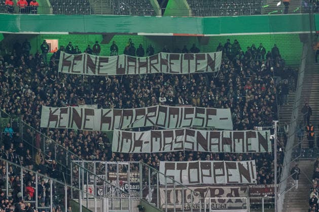 02 12 2025, Football DFB Cup, Season 2025 2026, Round of 16, Borussia Moenchengladbach vs FC St Pauli at Borussia Park in Moenchengladbach Protest of the Pauli Fans Important note According to the regulations of the DFL German Football League or the DFB German Football Association, it is prohibited to use or have used photographs taken in the stadium and or of the match in the form of sequential images and or video-like photo series Photo Kirchner Media Thomas Haesler Copyright: xKirchner-Media ThomasxHaeslerx