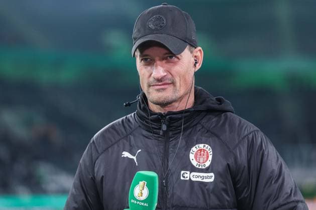Soccer DFB Cup Round of 16 Borussia Mönchengladbach FC St Pauli on 02 12 2025 at Borussia Park in Mönchengladbach Alexander Blessin Trainr Head Coach St Pauli DFB regulations prohibit any use of photographs as image sequences and or quasi video xJRx