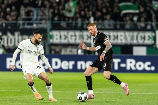 DFB Pokal Borussia Mönchengladbach FC St Pauli 02 12 2025 Franck Honorat Borussia Mönchengladbach, 9 , Louis Oppie FC St Pauli, 23 DFB Pokal Borussia Mönchengladbach FC St Pauli Borussia Park, Mönchengladbach 02 12 2025 DFB regulations prohibit any use of photographs as image sequences and or quasi video Copyright: xBEAUTIFULxSPORTS Buriakovx